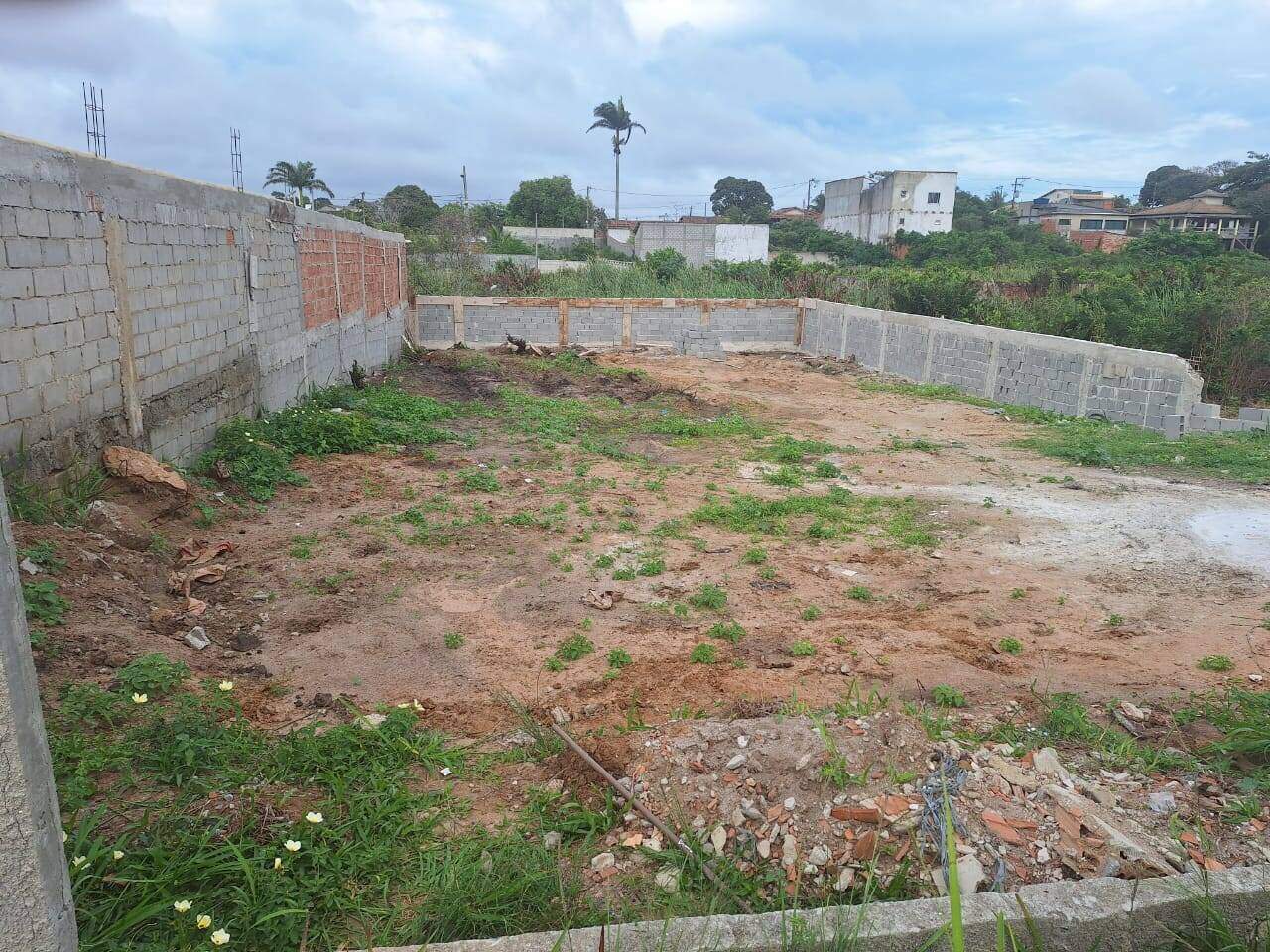 Área à venda no Vila do Peró: 