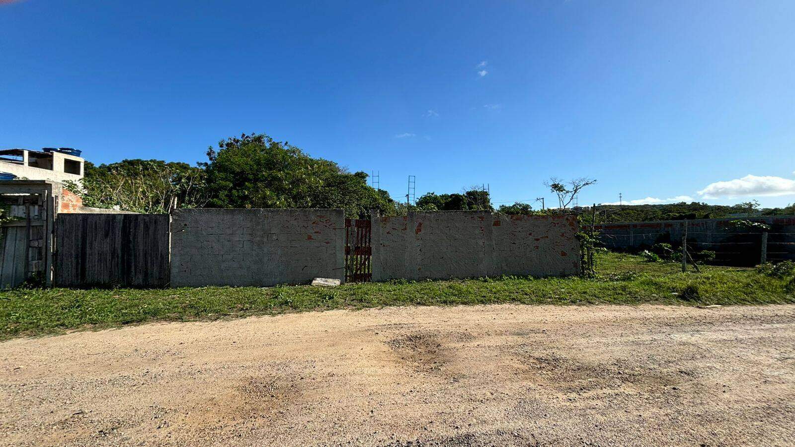 Terreno à venda no Vila do Peró: 