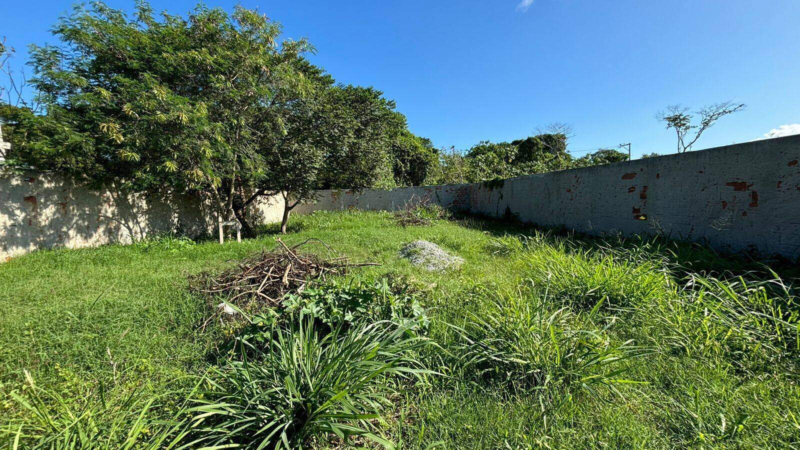 Terreno à venda no Vila do Peró: 