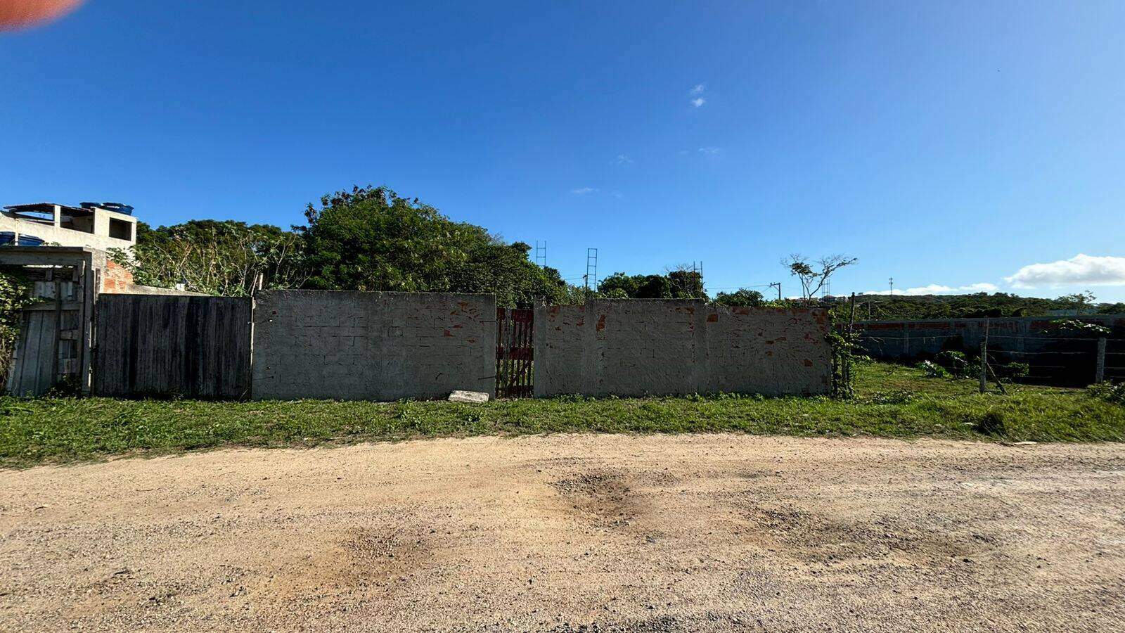 Terreno à venda no Vila do Peró: 