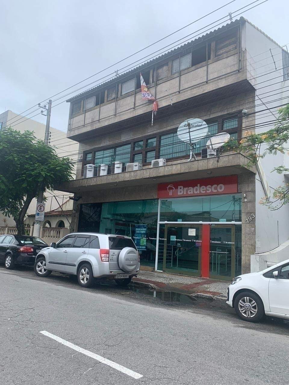 Prédio comercial para aluguel no Centro: 