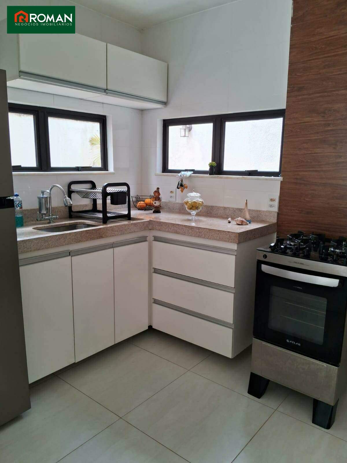 Casa em condomínio à venda no Vila do Peró: 