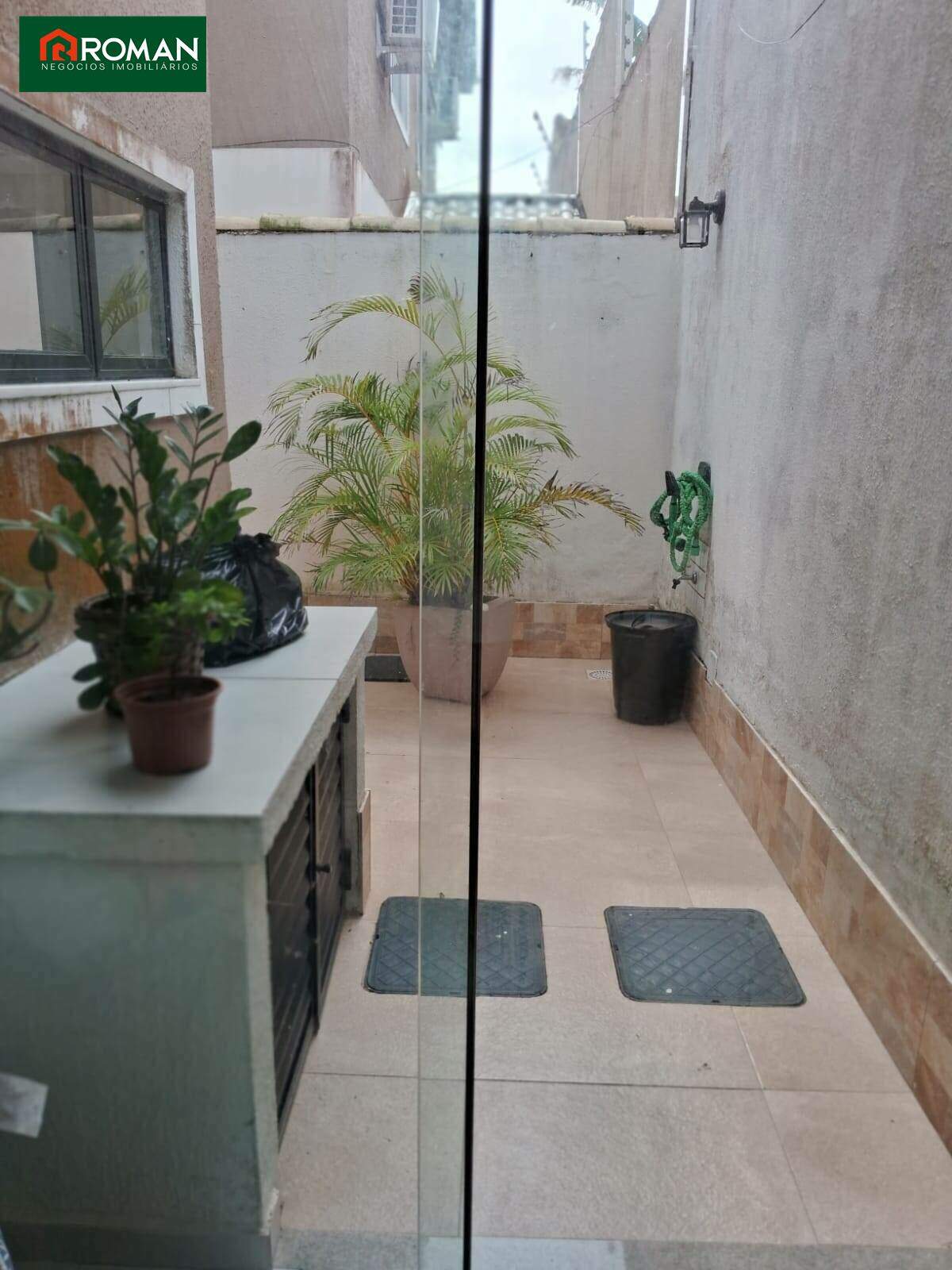 Casa em condomínio à venda no Vila do Peró: 