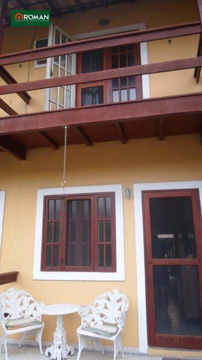 Casa em condomínio à venda no Peró: 