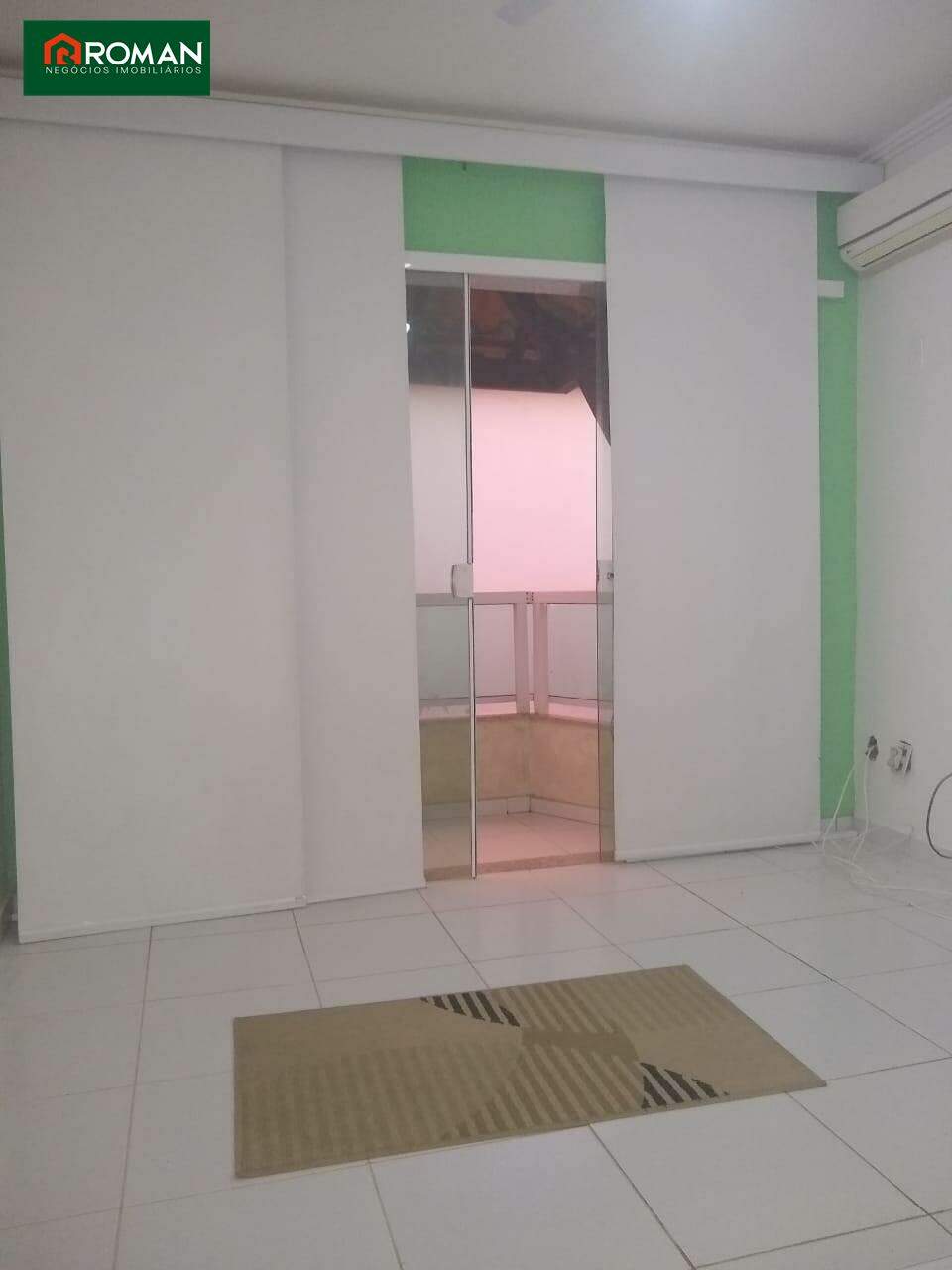 Casa em condomínio à venda no Portinho: 