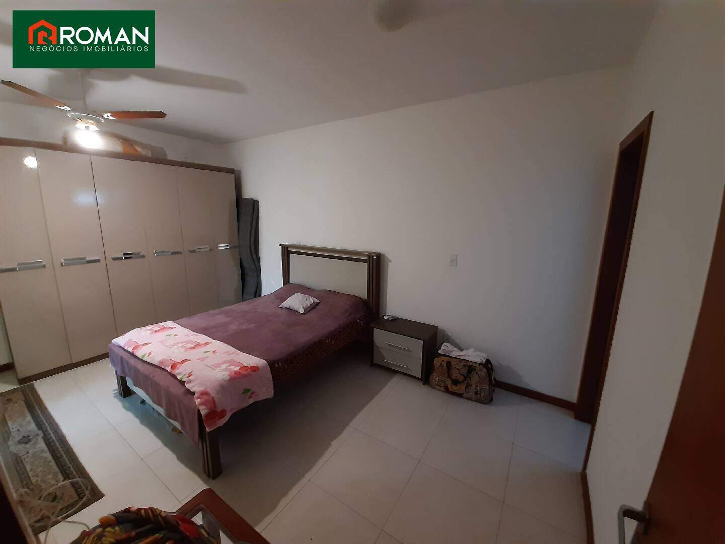 Casa em condomínio à venda no Portinho: 