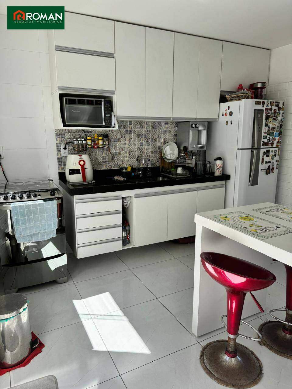 Casa em condomínio à venda no Portinho: 