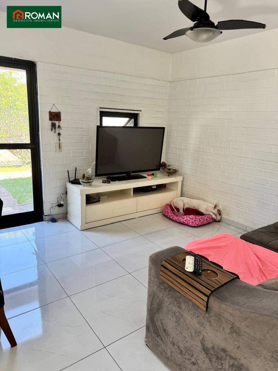 Casa em condomínio à venda no Portinho: 