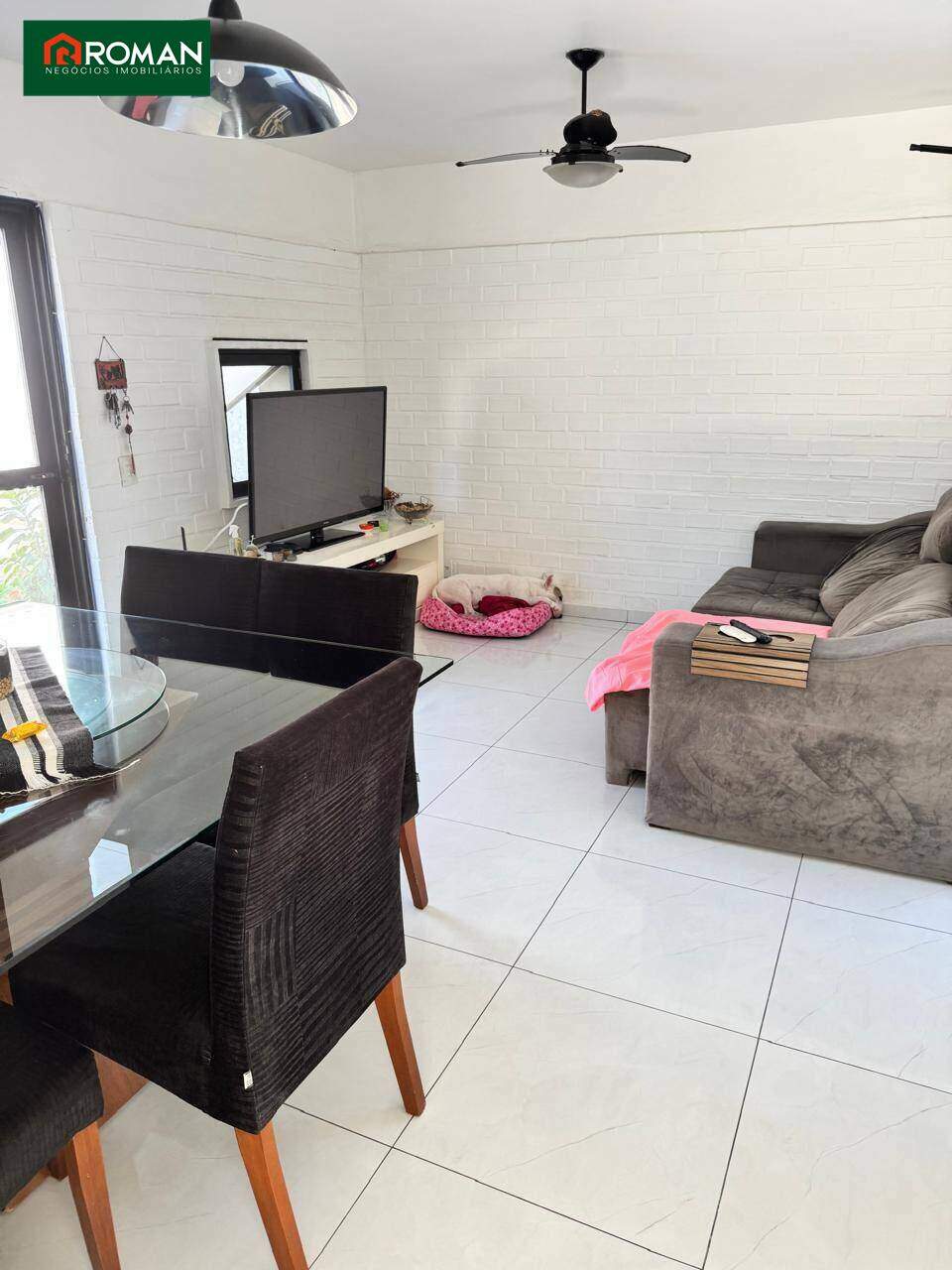 Casa em condomínio à venda no Portinho: 