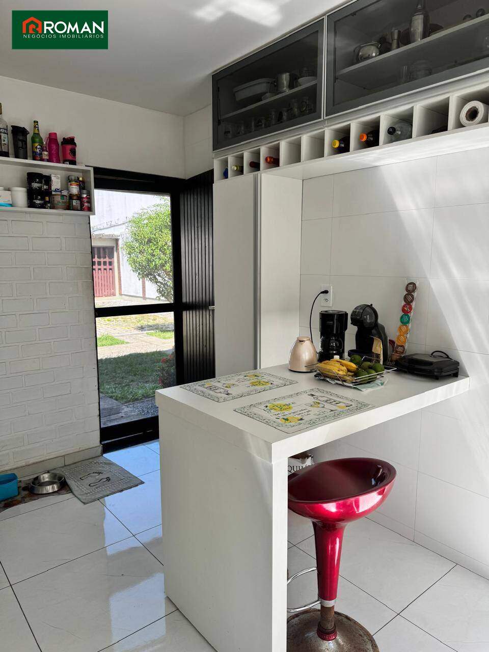 Casa em condomínio à venda no Portinho: 