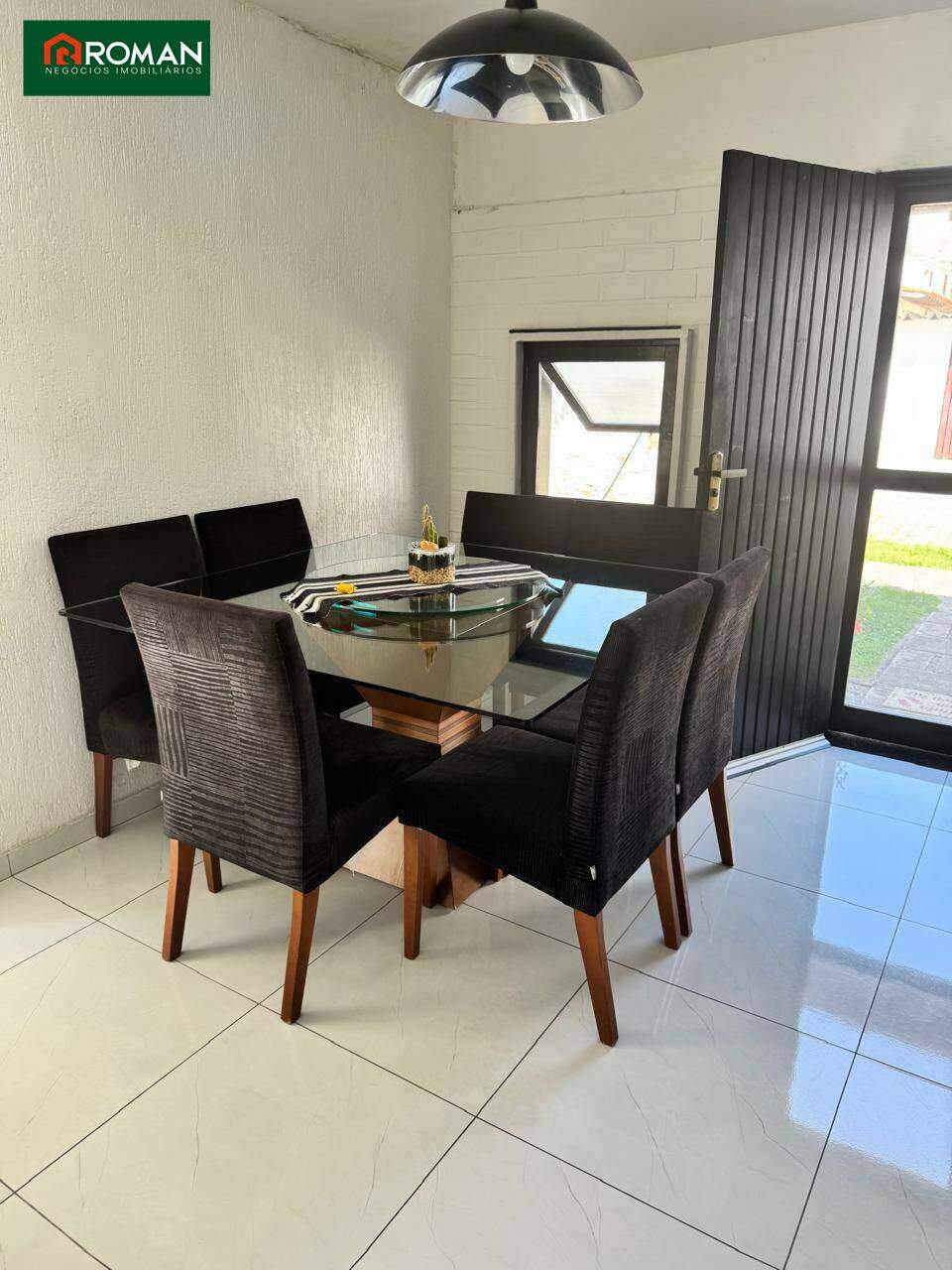 Casa em condomínio à venda no Portinho: 