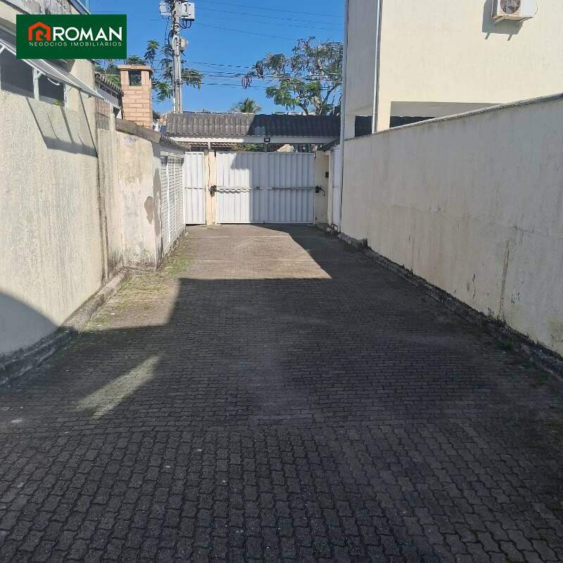 Casa em condomínio à venda no Portinho: 