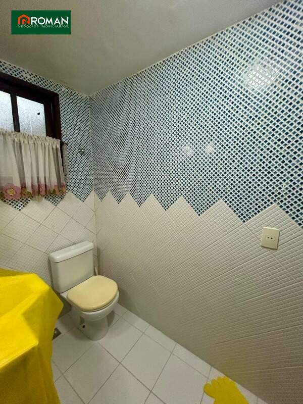 Casa em condomínio à venda no Portinho: 