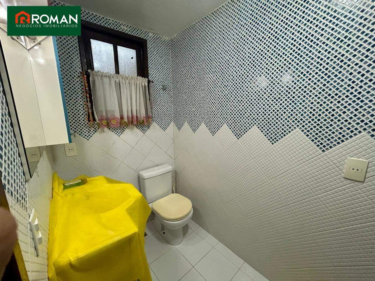 Casa em condomínio à venda no Portinho: 