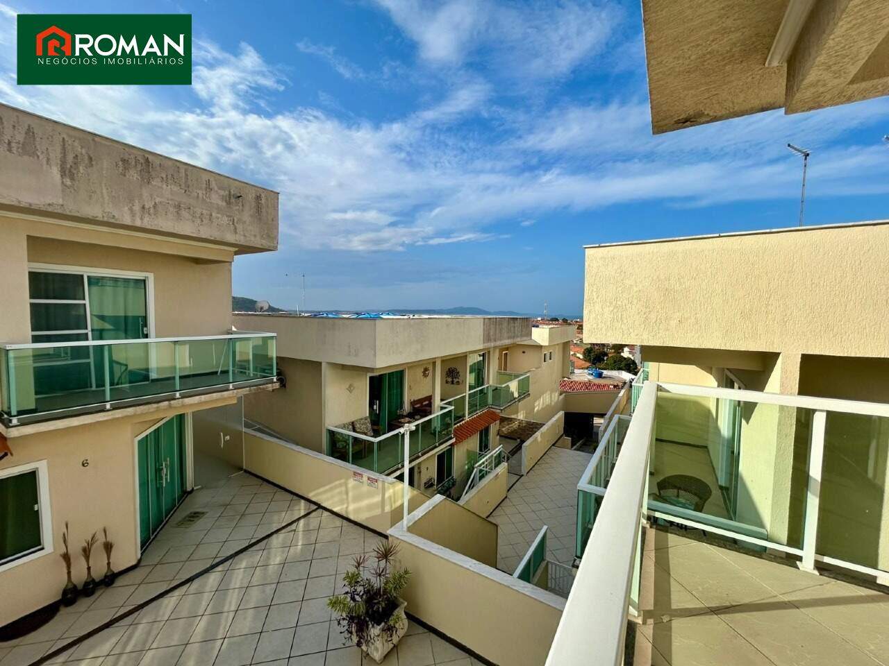 Casa em condomínio à venda no Peró: 