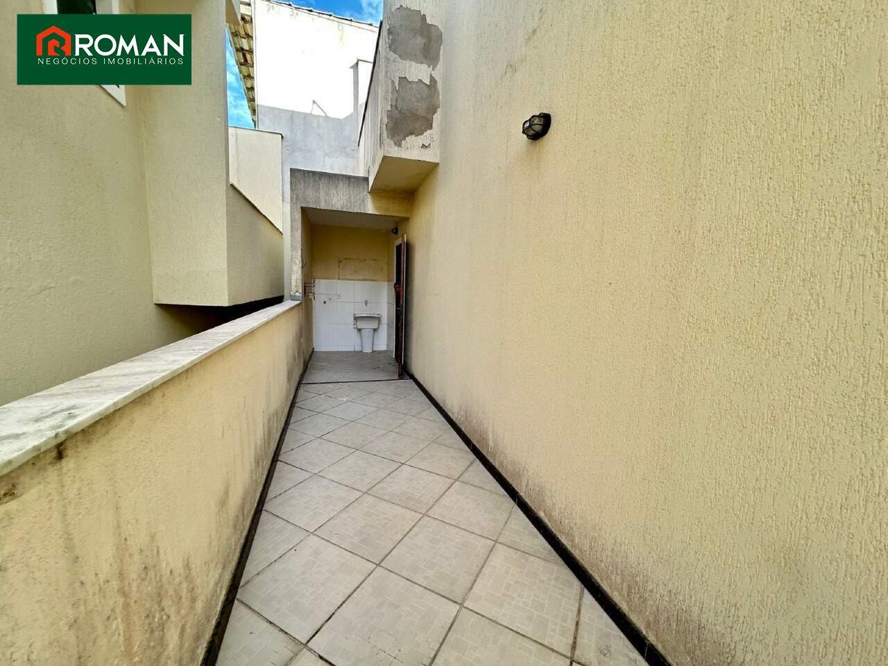 Casa em condomínio à venda no Peró: 