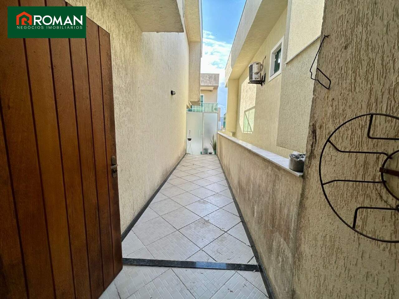 Casa em condomínio à venda no Peró: 