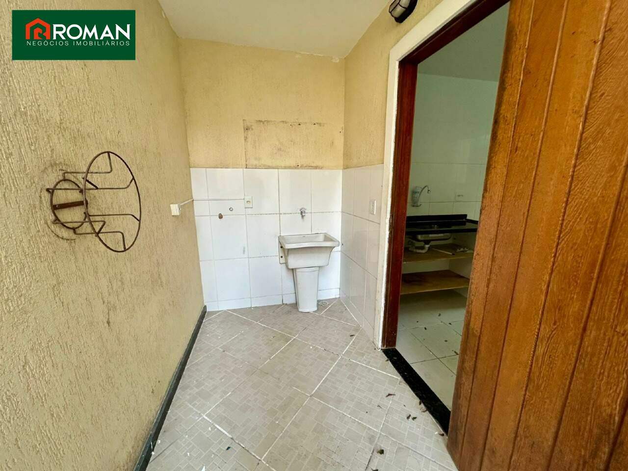 Casa em condomínio à venda no Peró: 