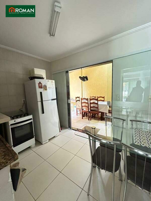 Casa em condomínio à venda no Portinho: 