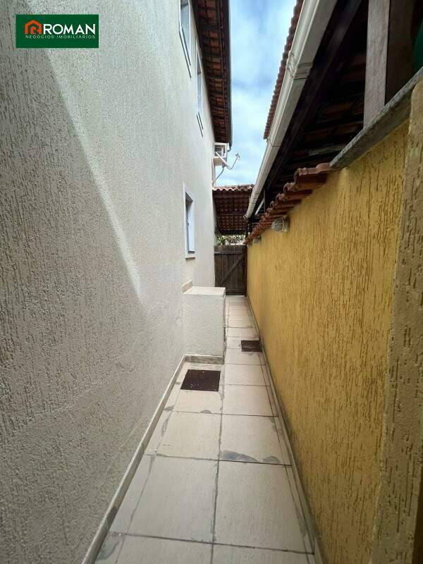 Casa em condomínio à venda no Portinho: 