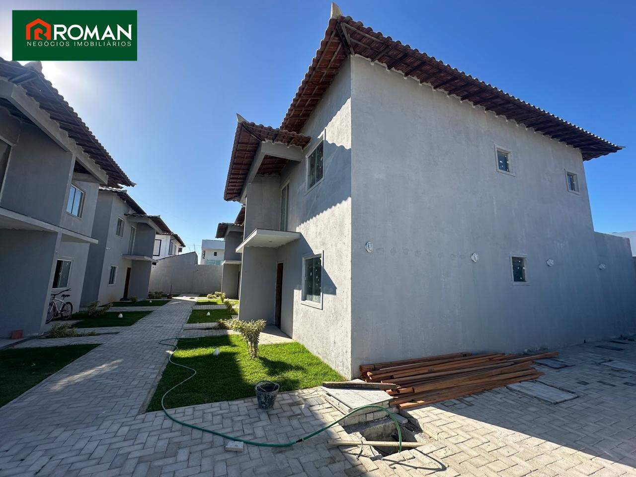 Casa em condomínio à venda no Portinho: 