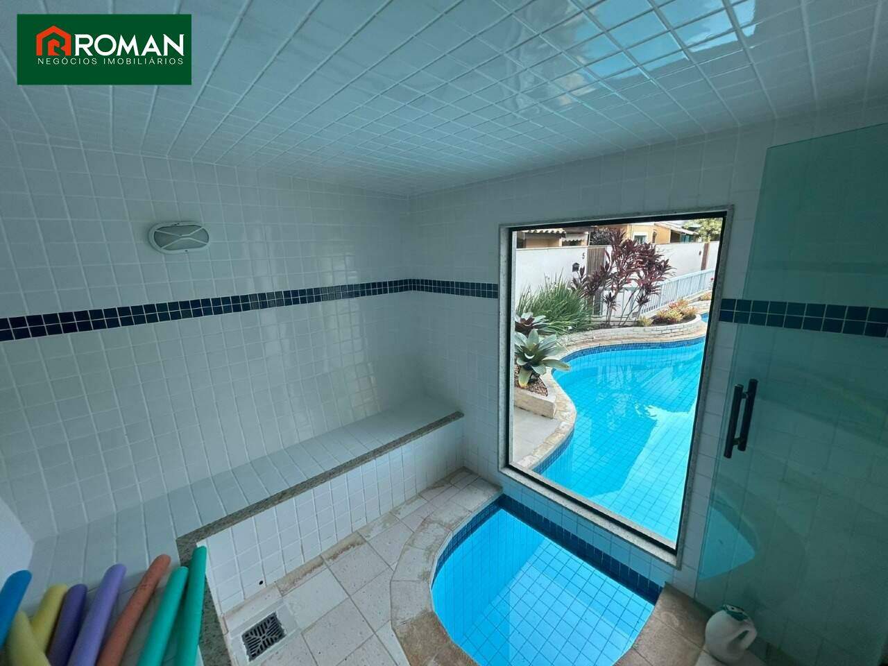 Casa em condomínio à venda no Portinho: 