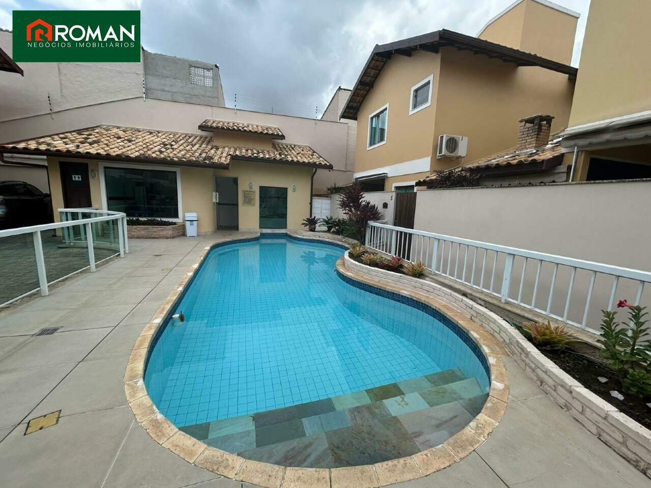 Casa em condomínio à venda no Portinho: 