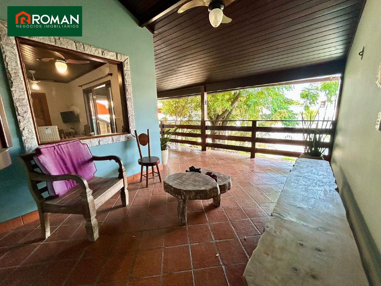 Casa em condomínio à venda no Peró: 