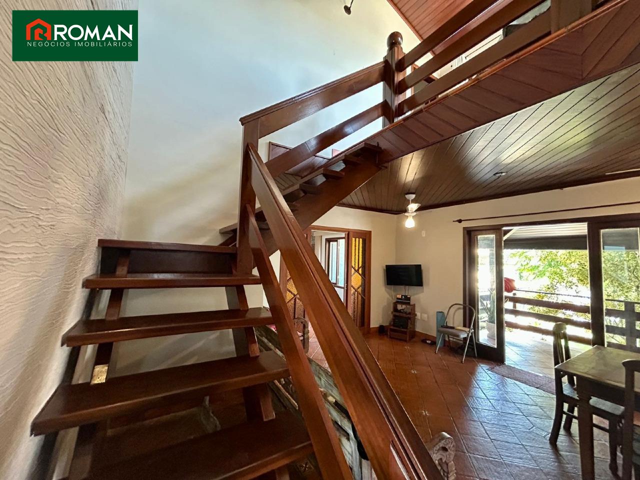 Casa em condomínio à venda no Peró: 