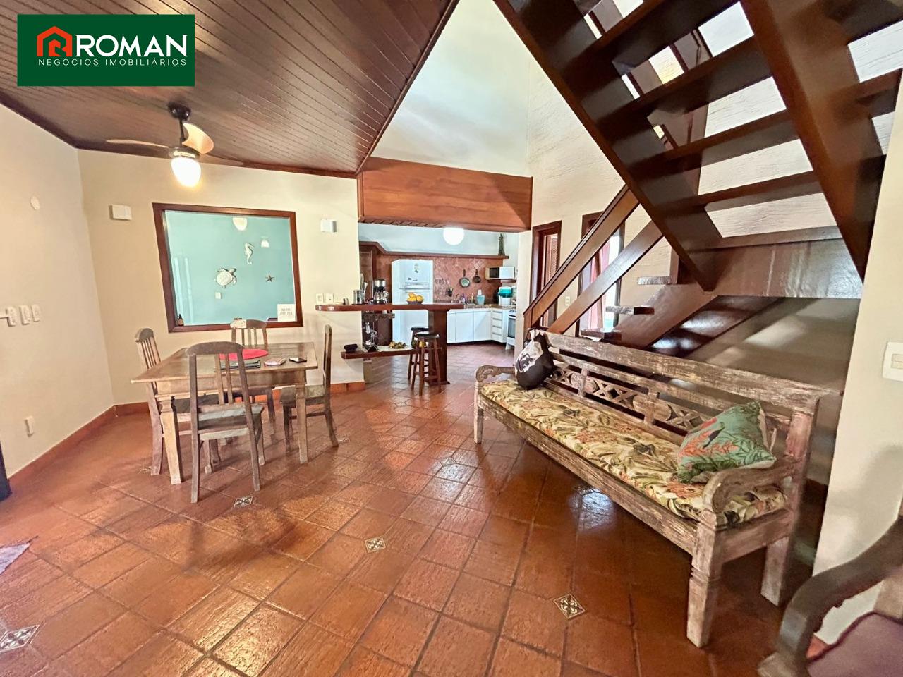 Casa em condomínio à venda no Peró: 