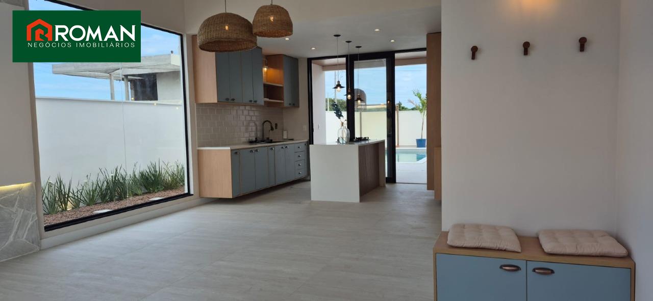 Casa em condomínio à venda no Peró: 