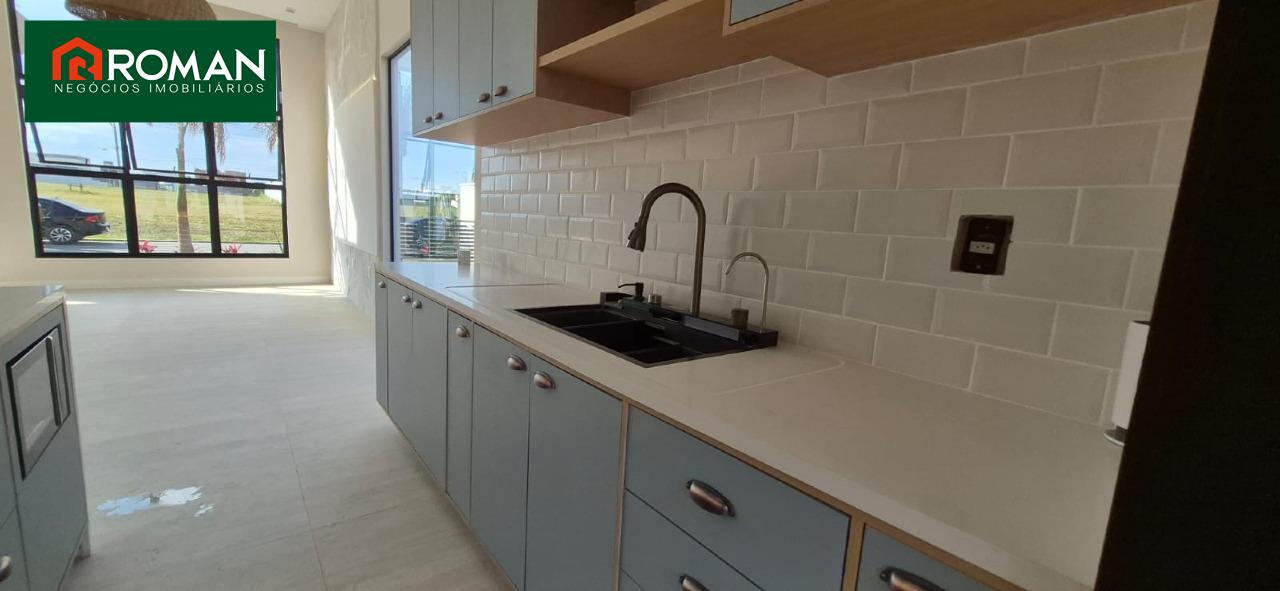 Casa em condomínio à venda no Peró: 