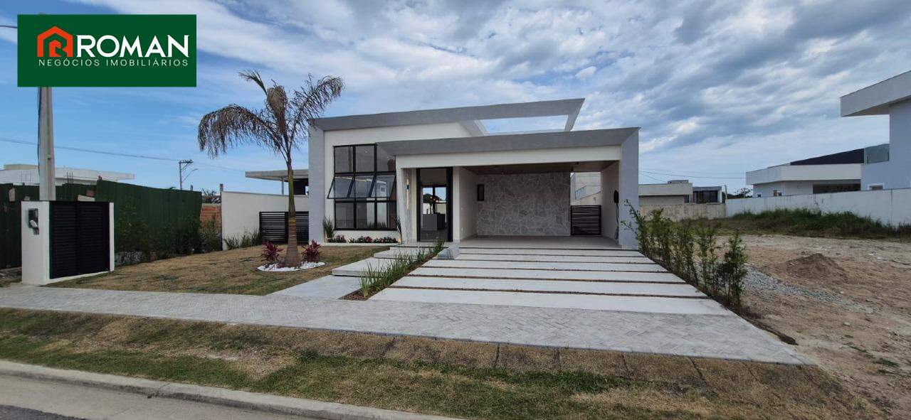 Casa em condomínio à venda no Peró: 