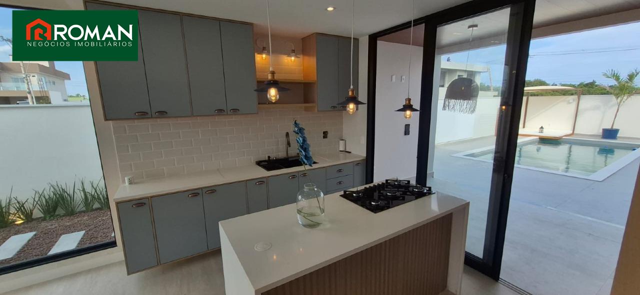 Casa em condomínio à venda no Peró: 