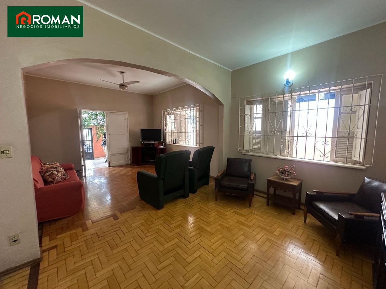 Casa à venda no Centro: 