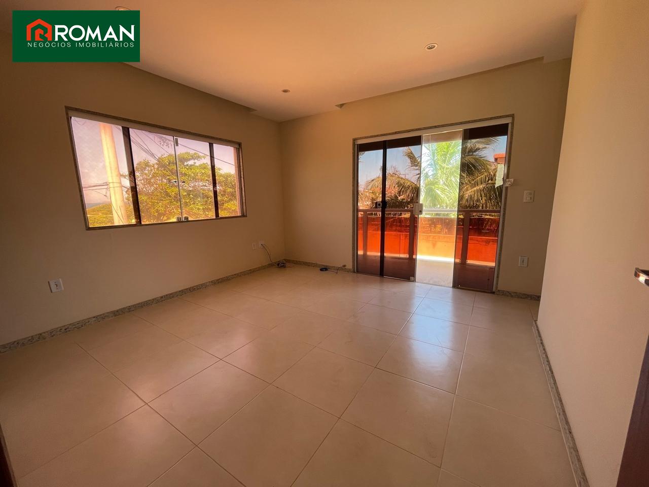 Casa em condomínio à venda no Peró: 