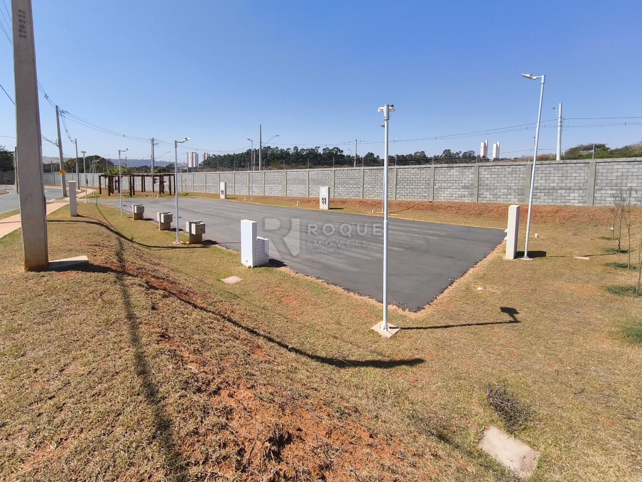 ESTACIONAMENTO CARROS ELÉTRICOS