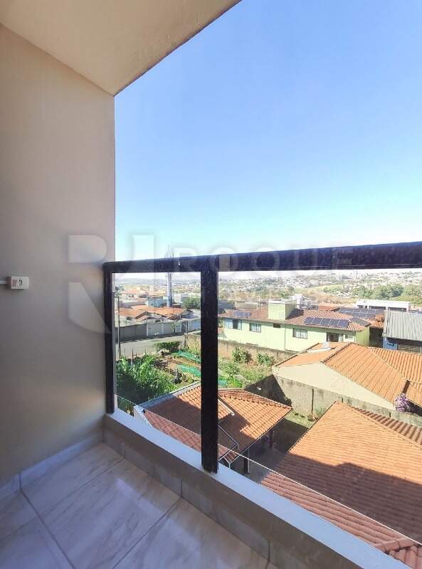 Apartamento para aluguel no bairro Vila Claudia: Sacada