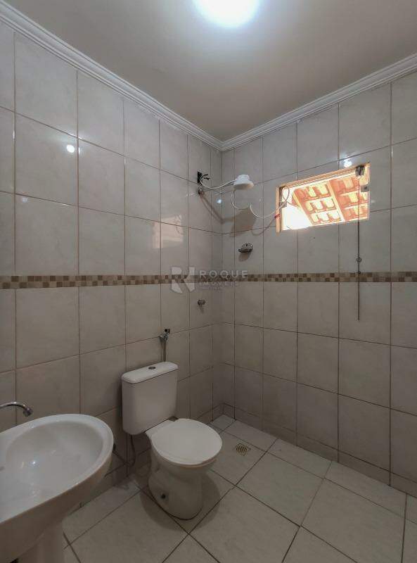 Casa Residencial para aluguel no bairro Jardim Residencial Victório Lucato: WC social 