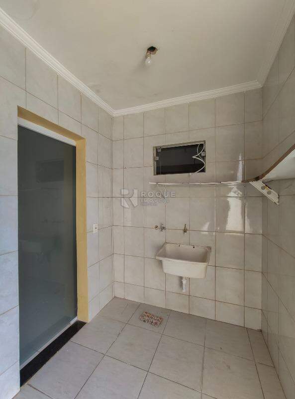 Casa Residencial para aluguel no bairro Jardim Residencial Victório Lucato: Área de serviço 