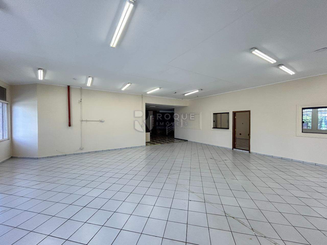 Barracão/Galpão para aluguel no bairro Centro: Salão amplo 1