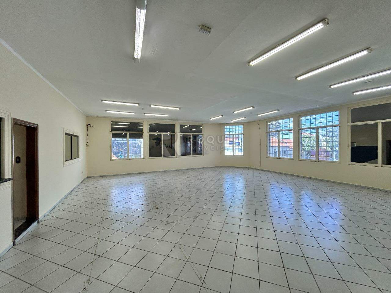 Barracão/Galpão para aluguel no bairro Centro: Salão amplo 1