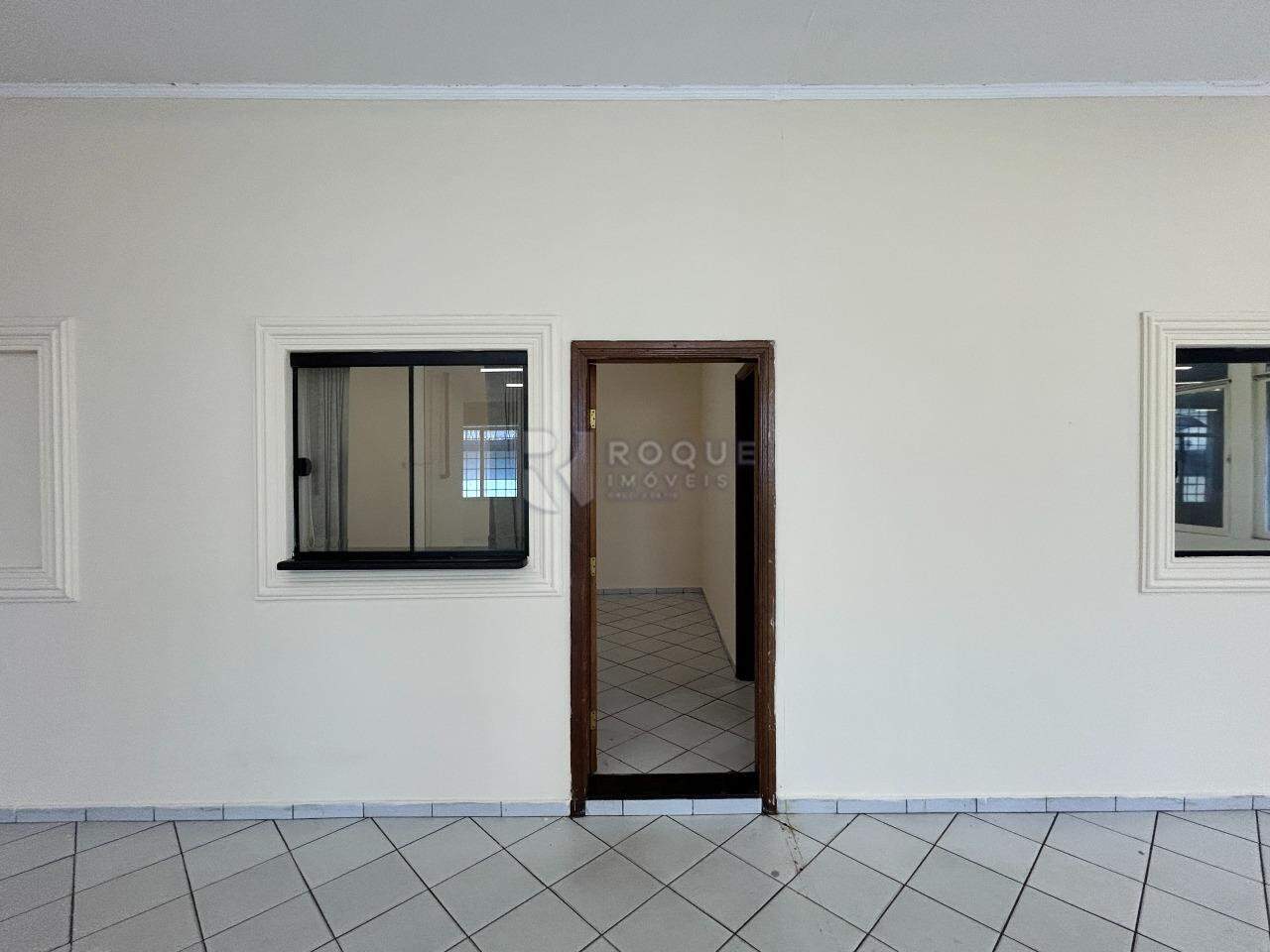 Barracão/Galpão para aluguel no bairro Centro: Acesso salas 