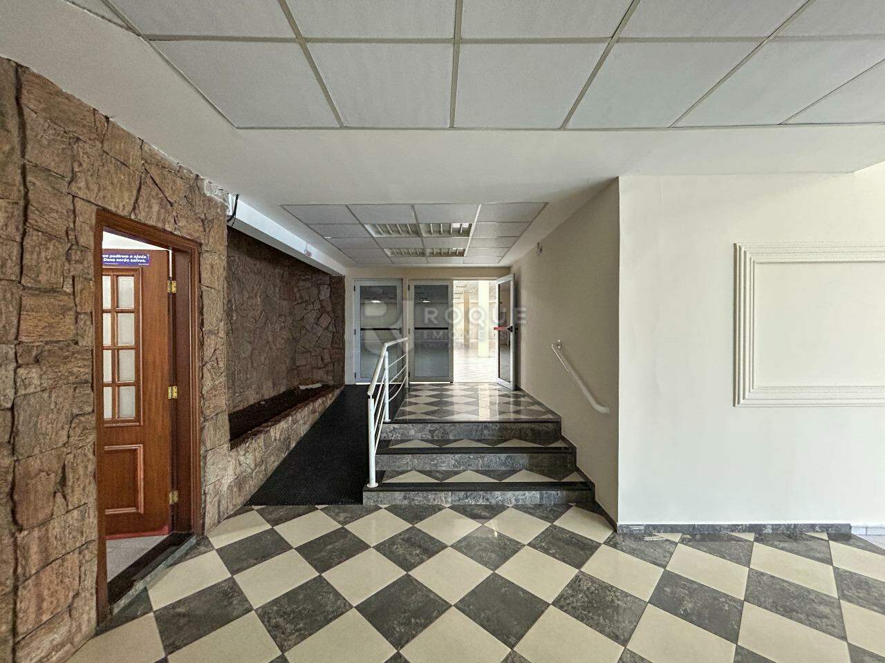 Barracão/Galpão para aluguel no bairro Centro: Hall de acesso / frente 