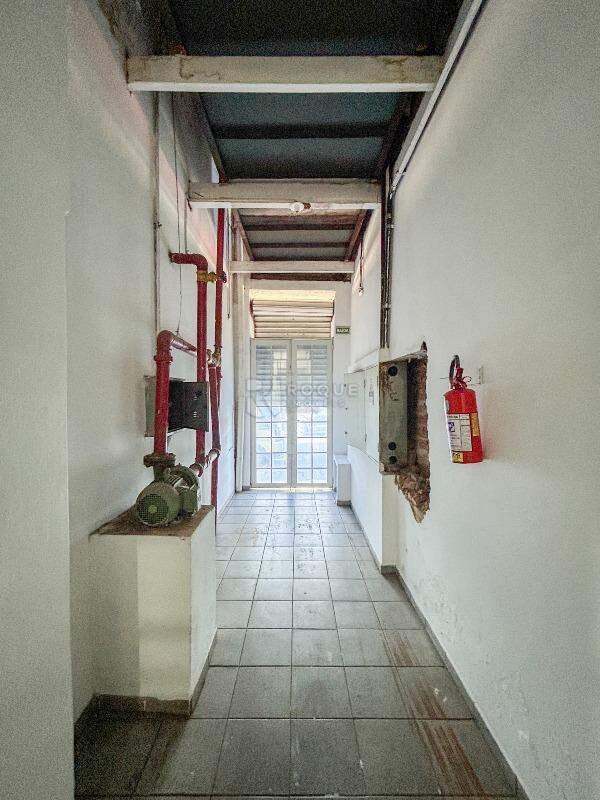 Barracão/Galpão para aluguel no bairro Centro: Corredor 