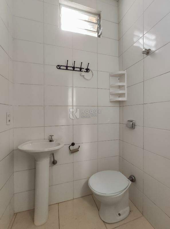 Casa Residencial para aluguel no bairro Jardim Esmeralda: WC social 