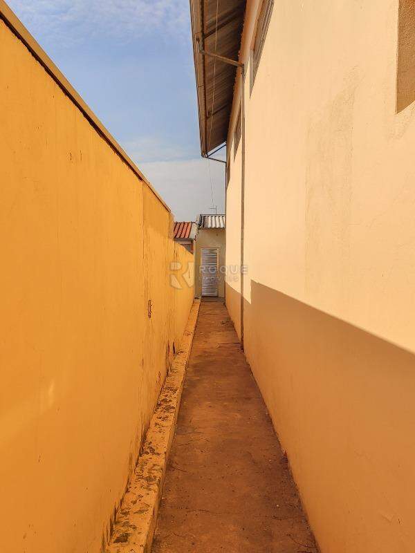 Casa Residencial para aluguel no bairro Jardim Esmeralda: Corredor de acesso 