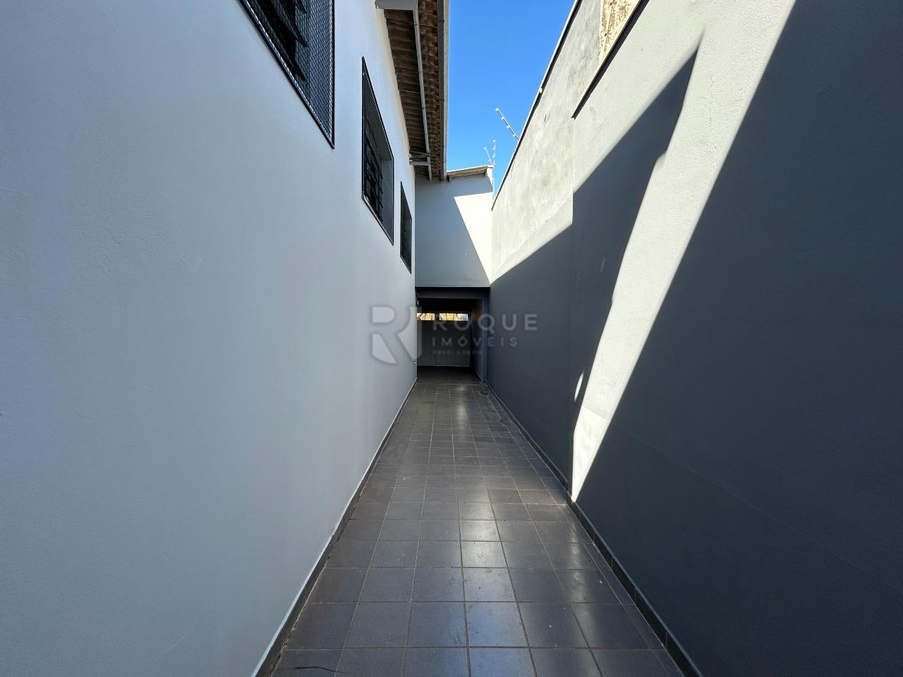 Casa Residencial para aluguel no bairro Jardim Anhanguera: Corredor de acesso 
