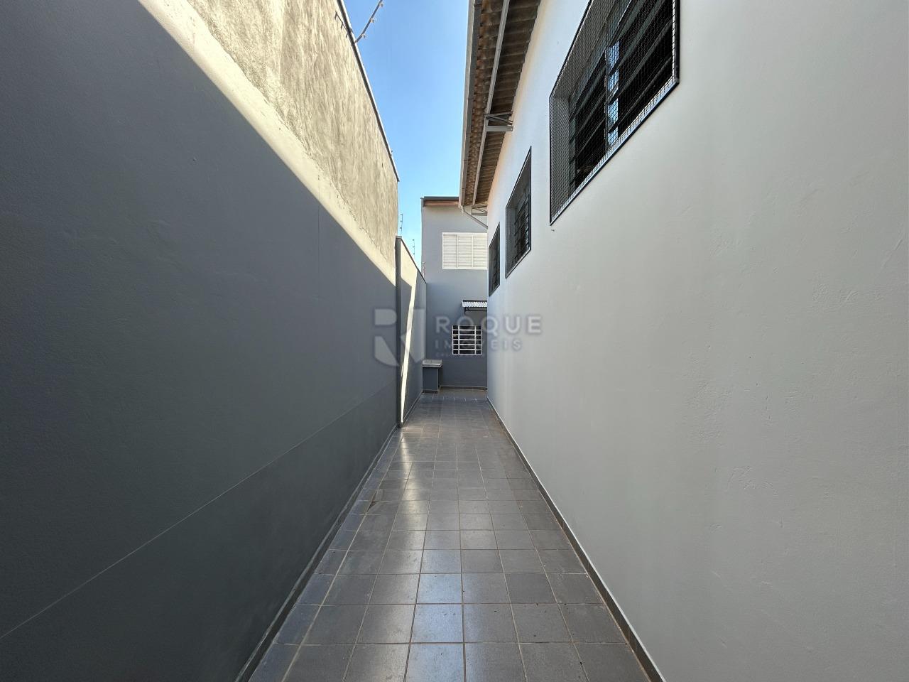 Casa Residencial para aluguel no bairro Jardim Anhanguera: Corredor de acesso 
