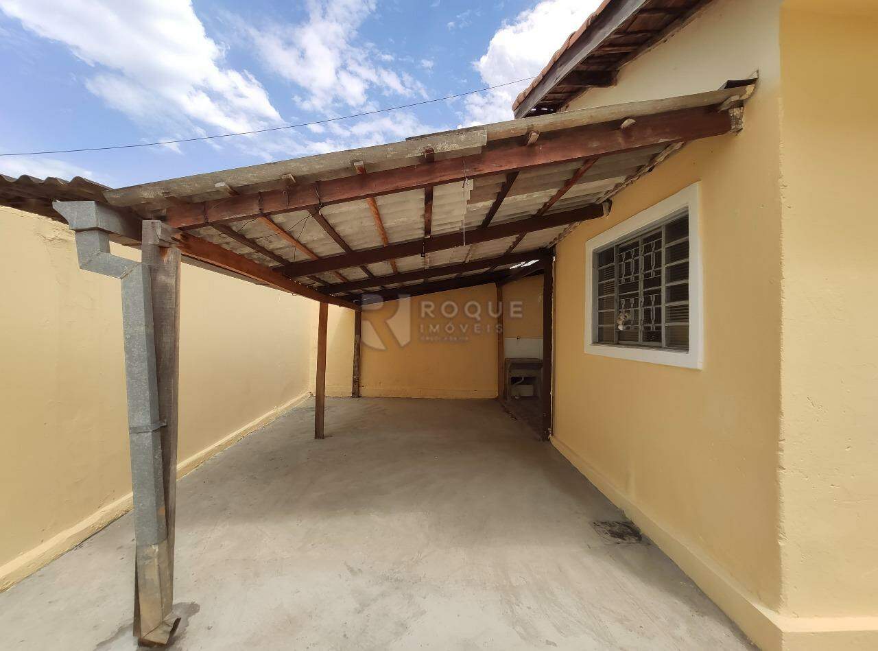 Casa Residencial para aluguel no bairro Parque Hippolyto: Fundo 